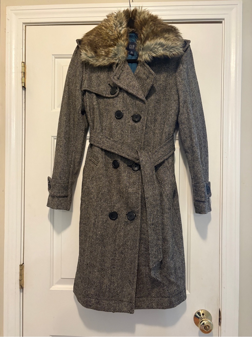GAP Women's Herringbone Wool blend Coat with Faux Fur Collar - Brown/Gray M